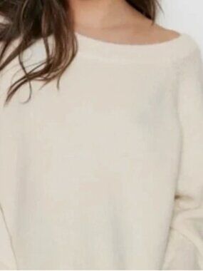 New Victoria's Secret Medium M Knit Sweater Off Shoulder Ivory NWT